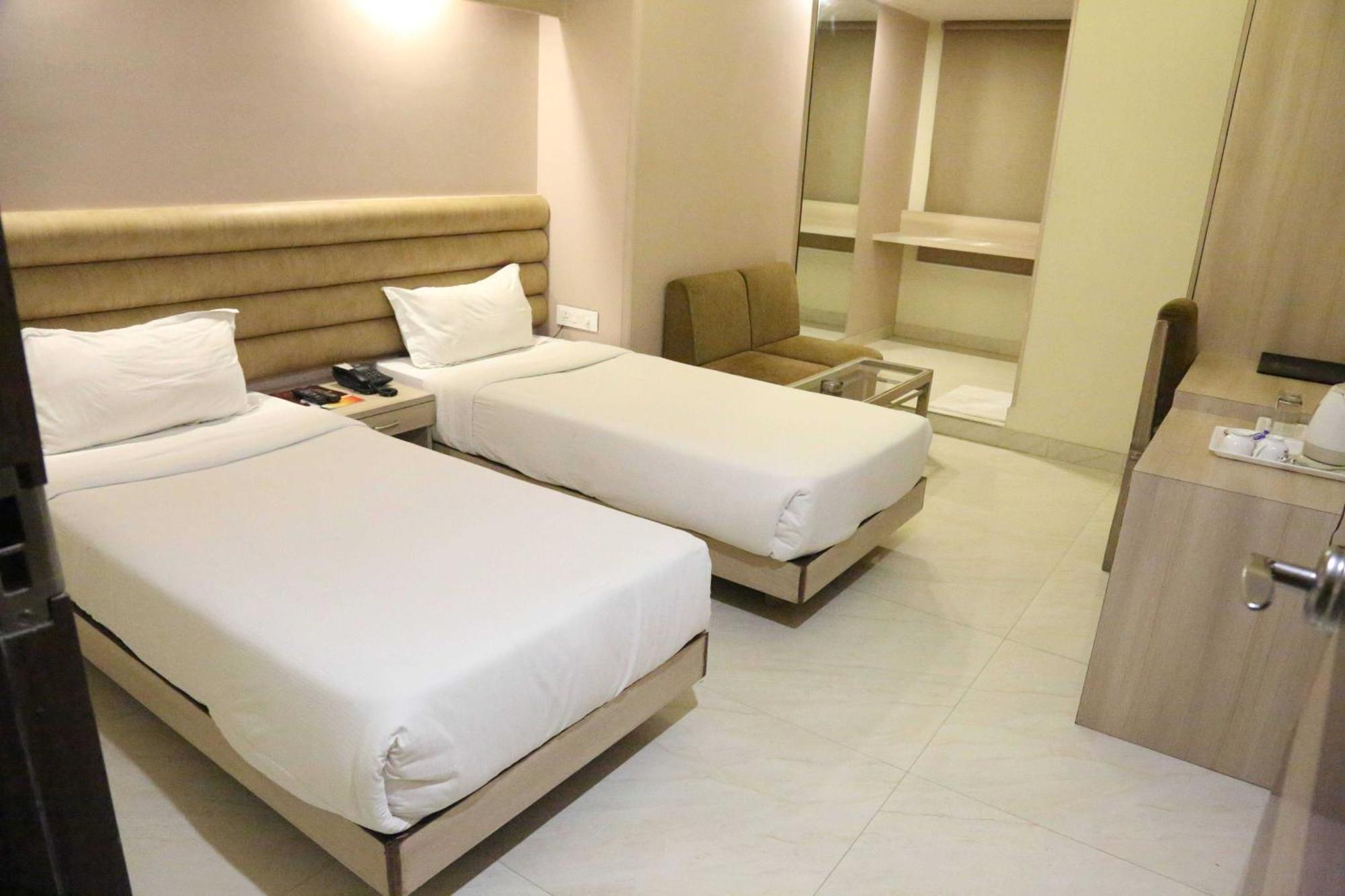 Palette Hotel Nisarga By Sunday Bhopal Exterior foto