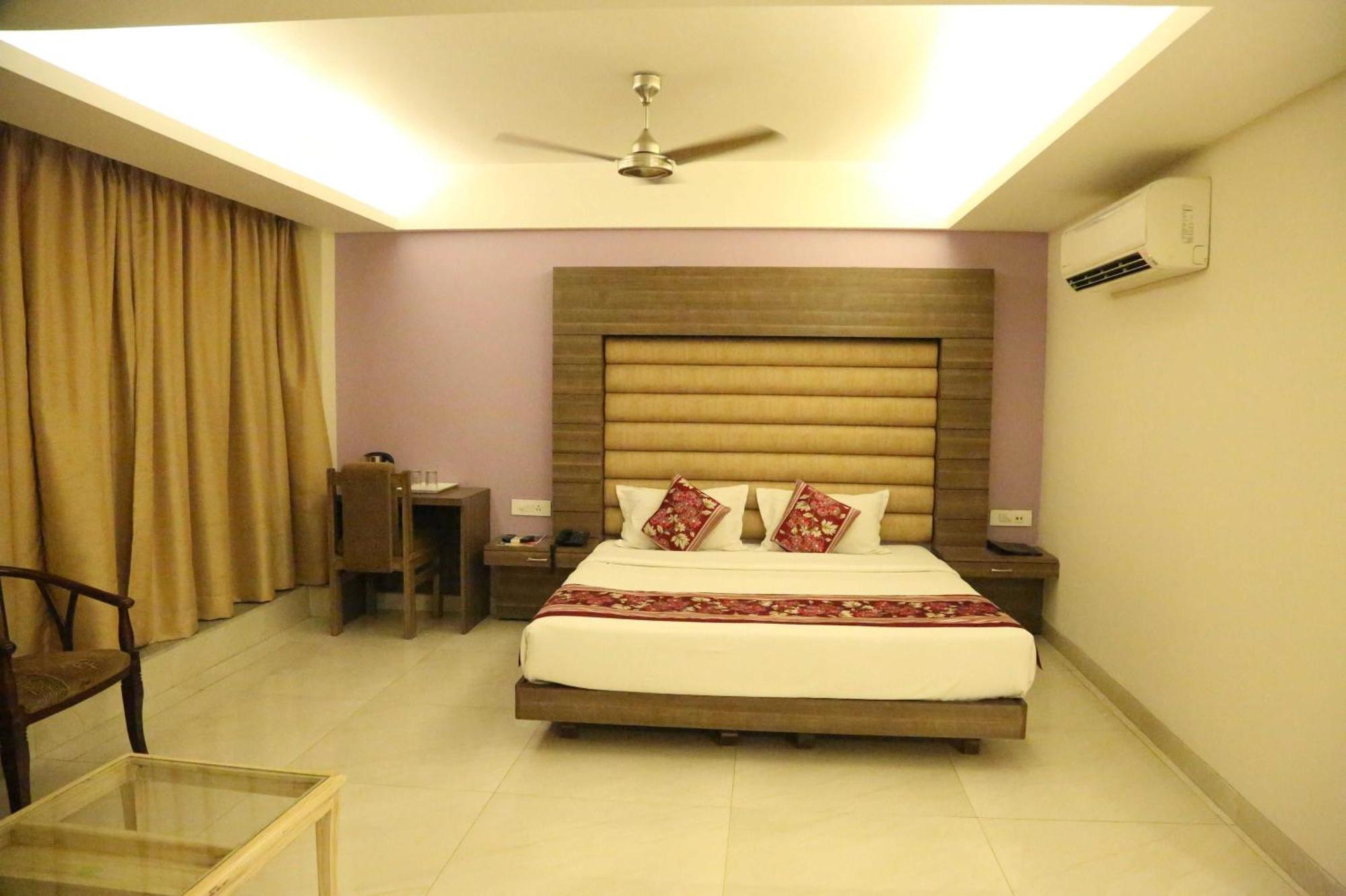 Palette Hotel Nisarga By Sunday Bhopal Exterior foto